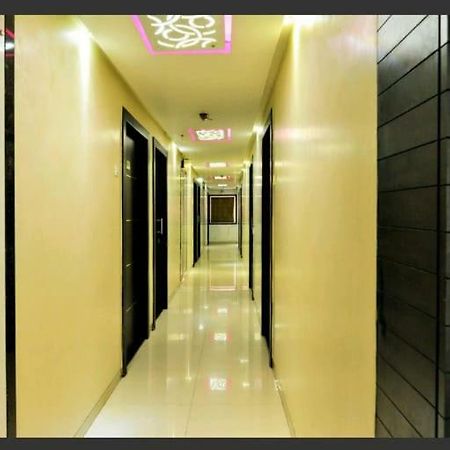 Skylawn Hotel Σουράτ Εξωτερικό φωτογραφία
