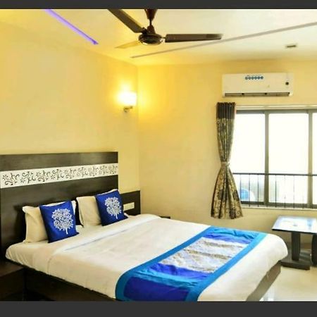 Skylawn Hotel Σουράτ Εξωτερικό φωτογραφία