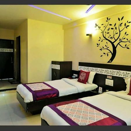 Skylawn Hotel Σουράτ Εξωτερικό φωτογραφία