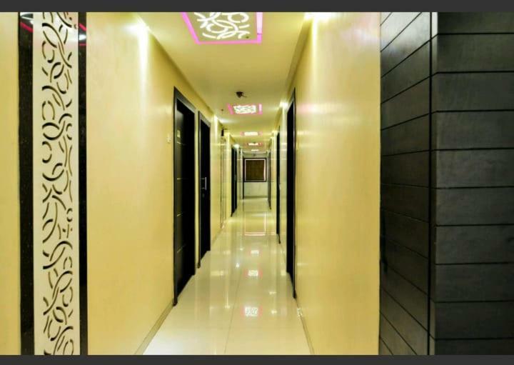 Skylawn Hotel Σουράτ Εξωτερικό φωτογραφία